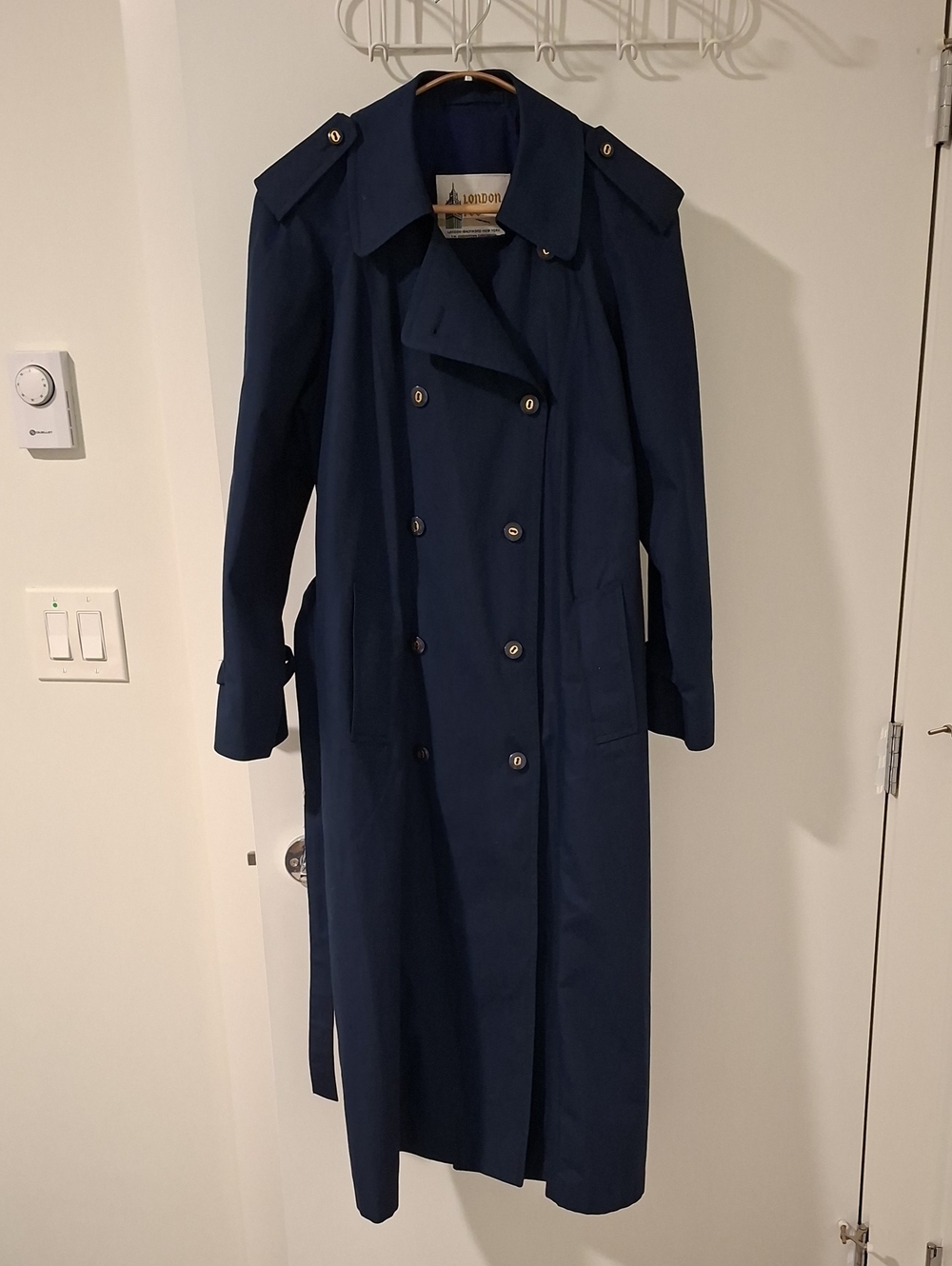 Vintage London Fog Classic Double-breasted Navy Trench Coat w/ Belt (Size 6M)
